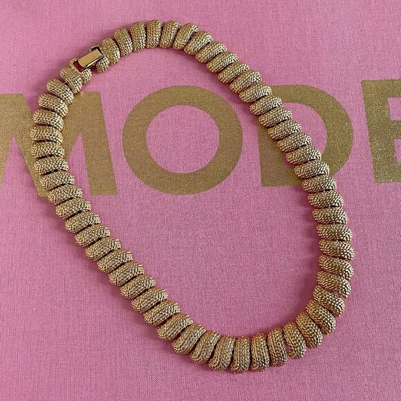 Vintage NAPIER 80s Gold Tone Textured Link Choker Designer Necklace - Picture 5 of 9